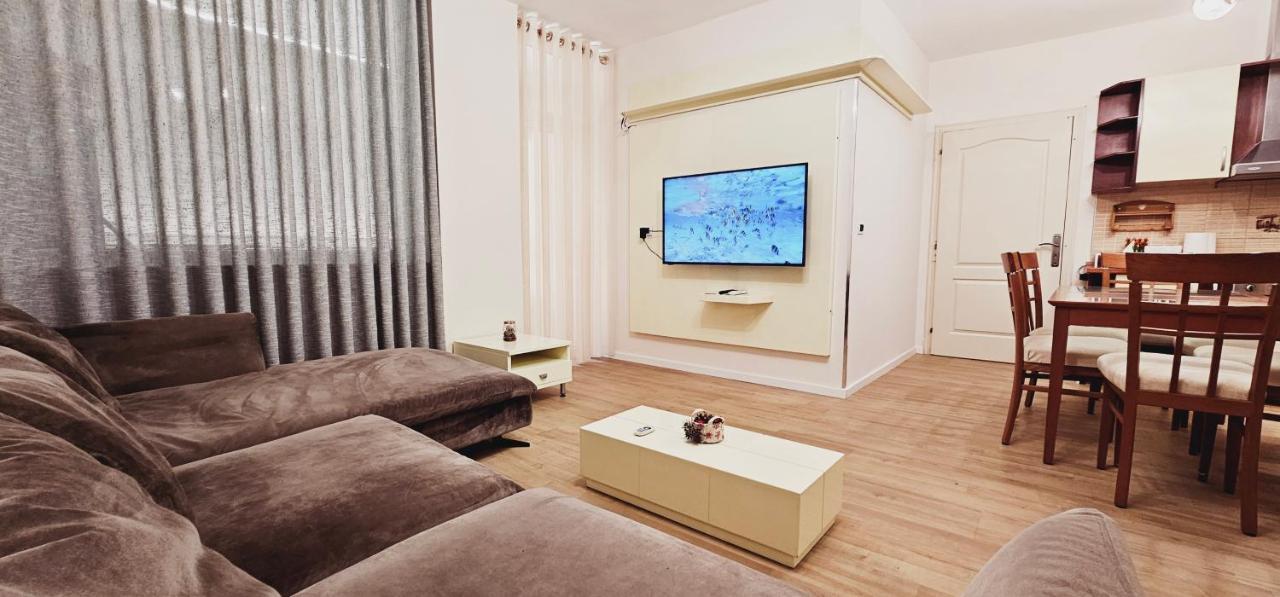 Discover Tirana From Our 3-Room Apartment With Free Parking-Komuna E Parisit Ngoại thất bức ảnh
