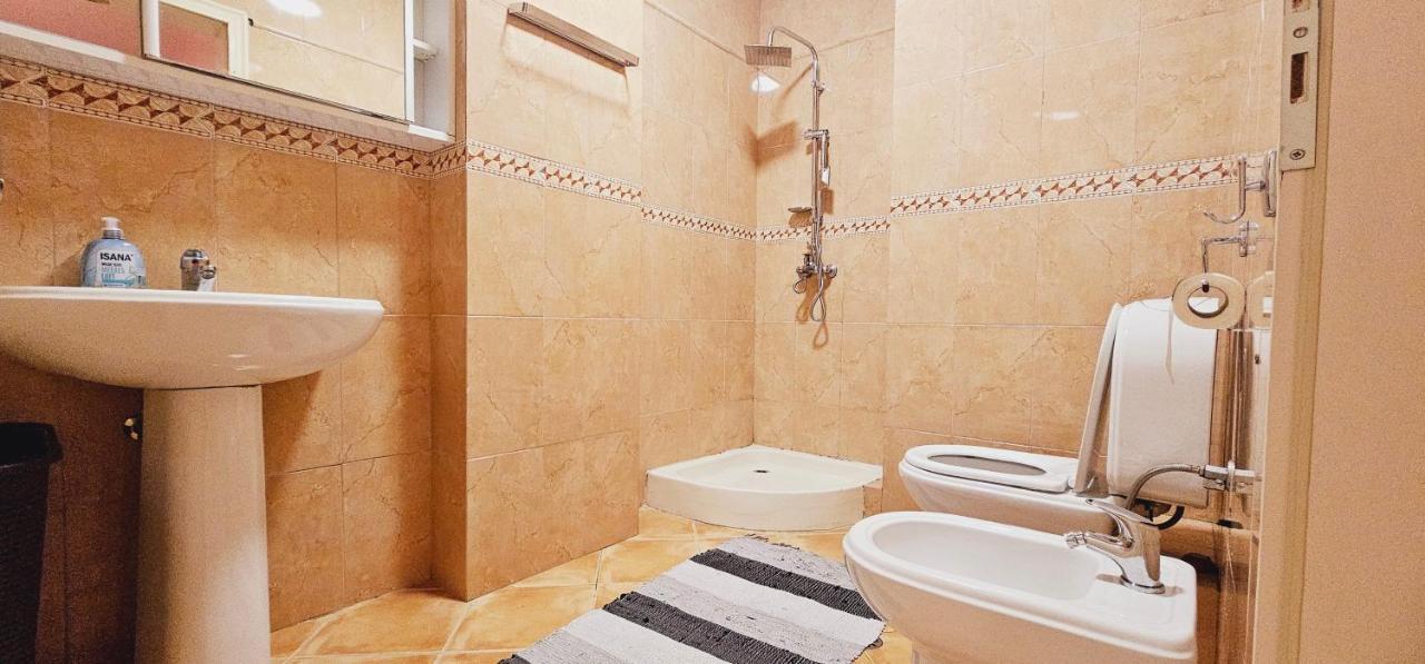 Discover Tirana From Our 3-Room Apartment With Free Parking-Komuna E Parisit Ngoại thất bức ảnh