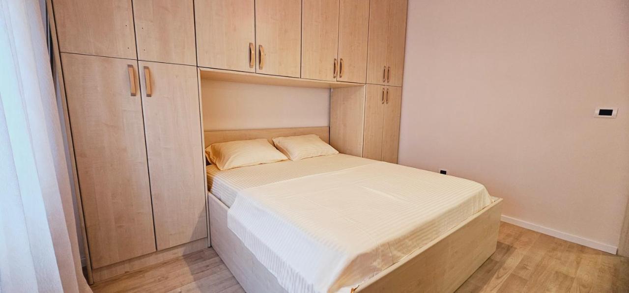 Discover Tirana From Our 3-Room Apartment With Free Parking-Komuna E Parisit Ngoại thất bức ảnh